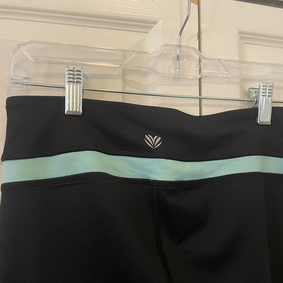 Forever 21 Medium Activewear Leggings - Picture 4 of 7